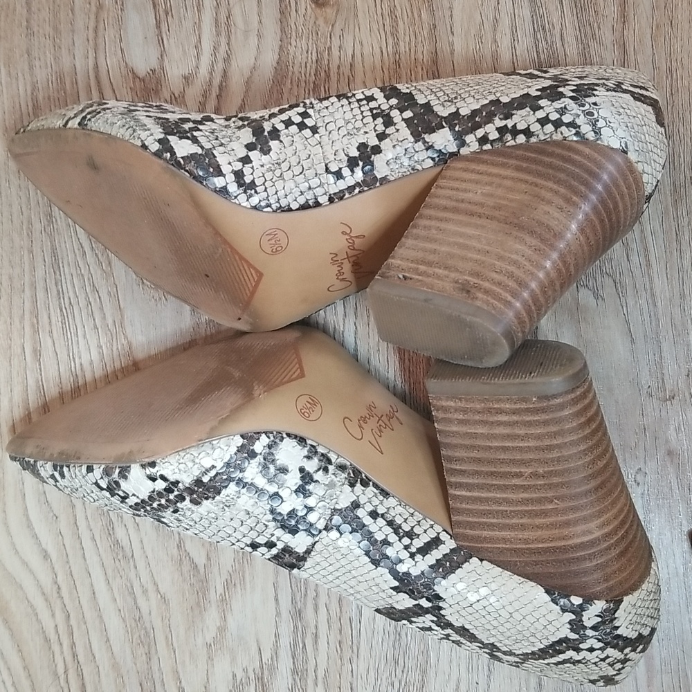 Crown Vintage Snake Skin Closed Toe Heels - Picture 7 of 9
